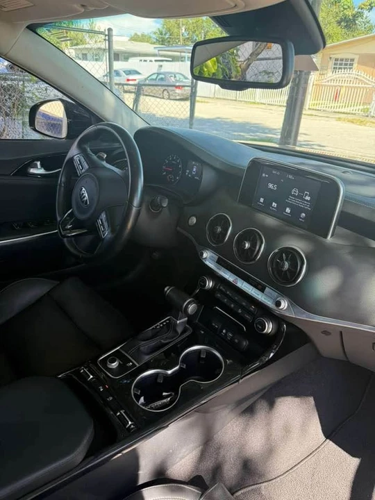 2019 Kia Stinger - Image 2 of 7