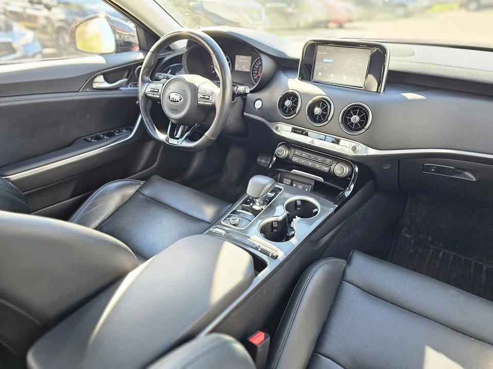 2019 Kia Stinger - Image 14 of 17