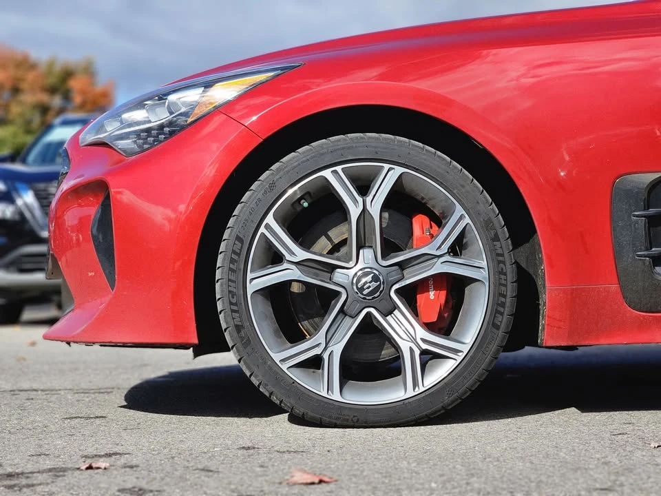 2019 Kia Stinger - Image 8 of 17