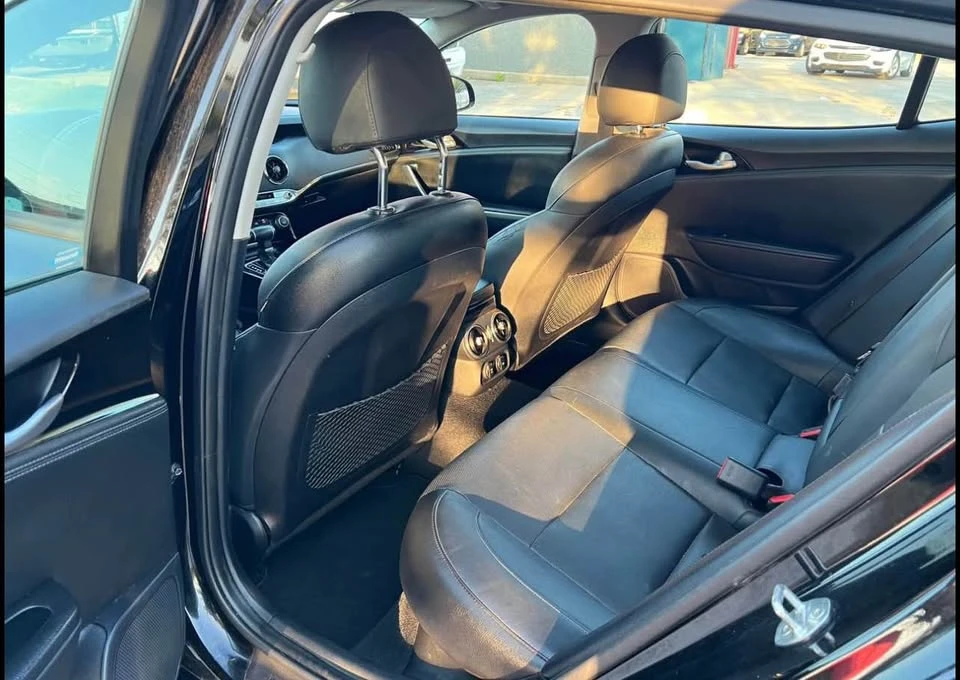2019 Kia Stinger - Image 5 of 10