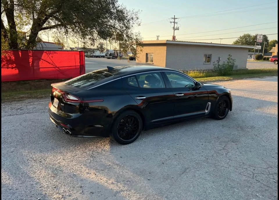 2019 Kia Stinger - Image 3 of 10