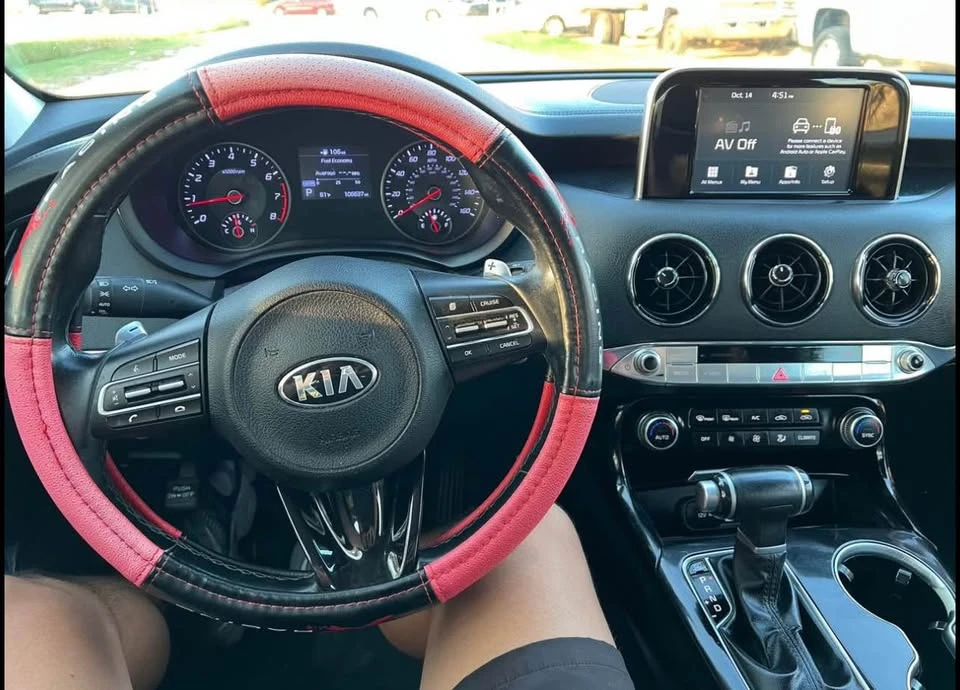 2019 Kia Stinger - Image 7 of 10