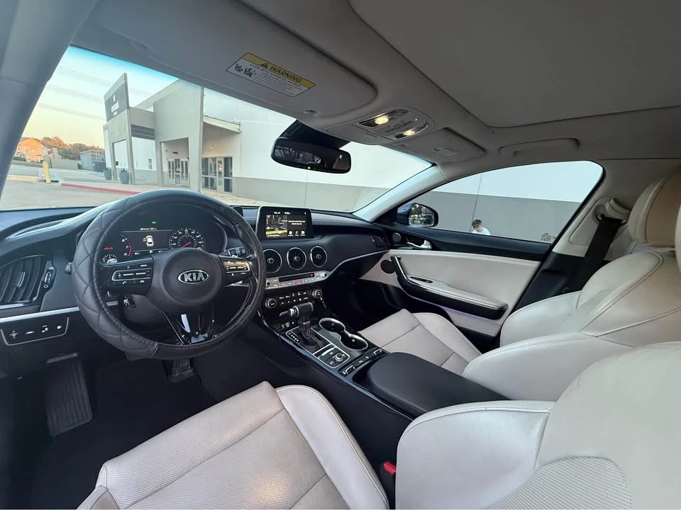 2019 Kia Stinger - Image 11 of 19