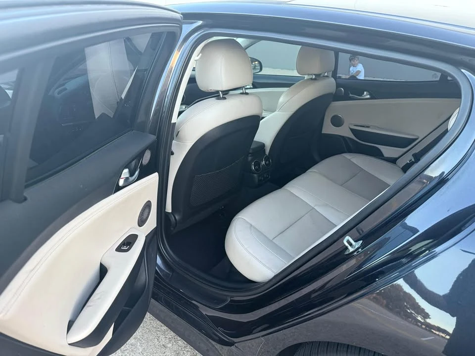 2019 Kia Stinger - Image 10 of 19