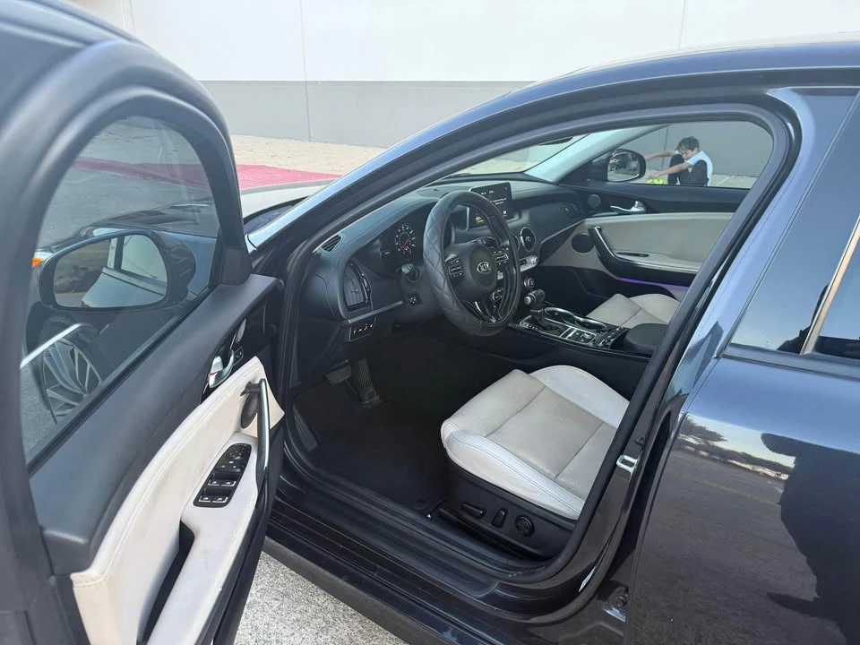 2019 Kia Stinger - Image 9 of 19