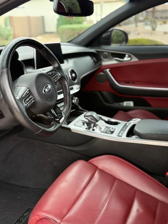 2019 Kia Stinger - Image 6 of 10
