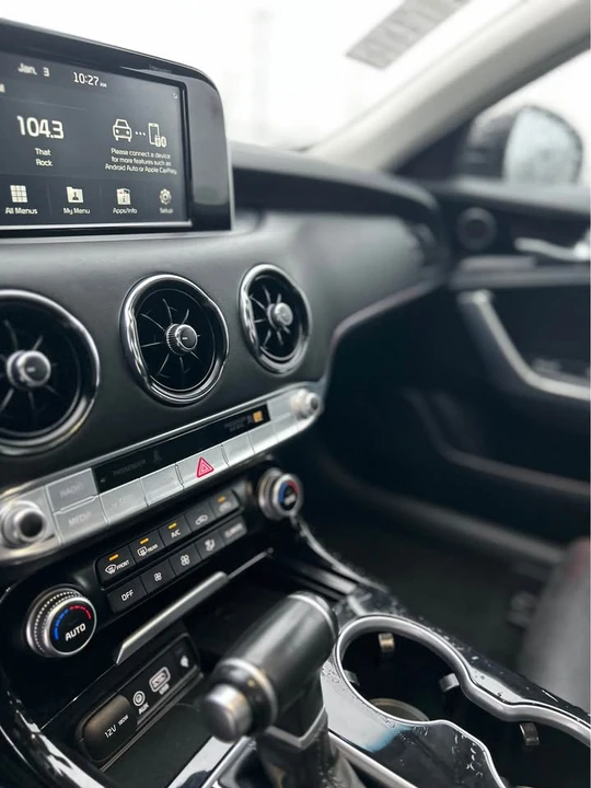 2019 Kia Stinger - Image 9 of 12