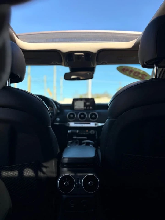 2019 Kia Stinger - Image 10 of 16