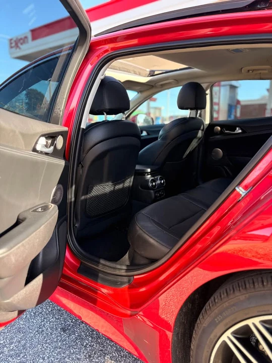 2019 Kia Stinger - Image 9 of 16