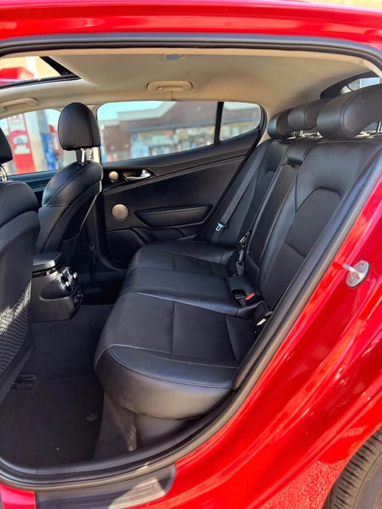 2019 Kia Stinger - Image 8 of 16