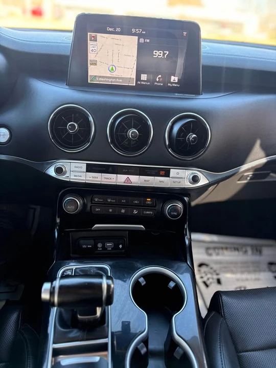 2019 Kia Stinger - Image 13 of 16
