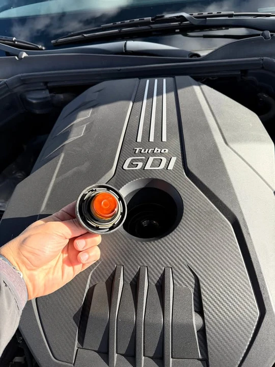 2019 Kia Stinger - Image 8 of 13