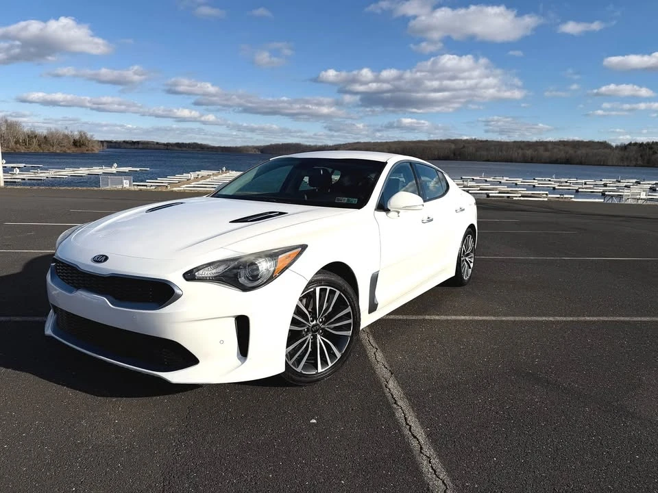2019 Kia Stinger - Image 2 of 13