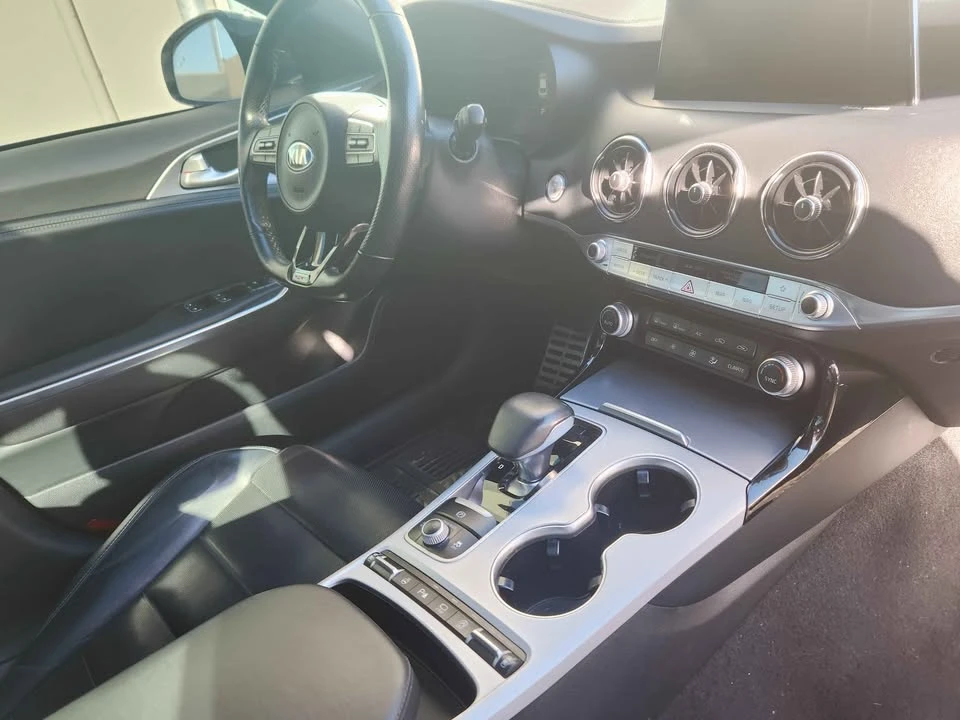 2019 Kia Stinger - Image 10 of 14