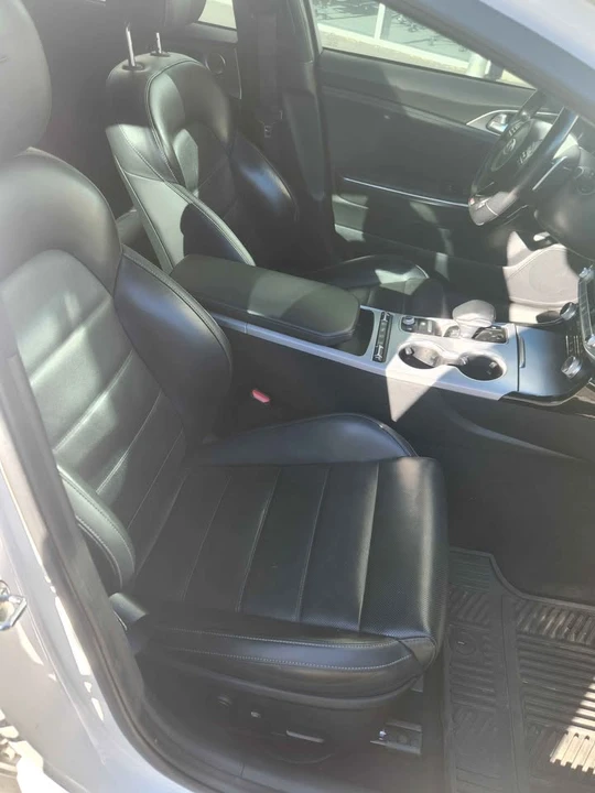 2019 Kia Stinger - Image 9 of 14