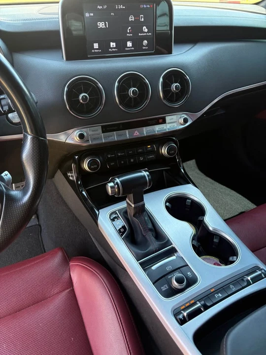 2019 Kia Stinger - Image 4 of 12