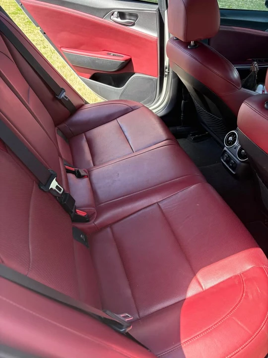 2019 Kia Stinger - Image 9 of 12