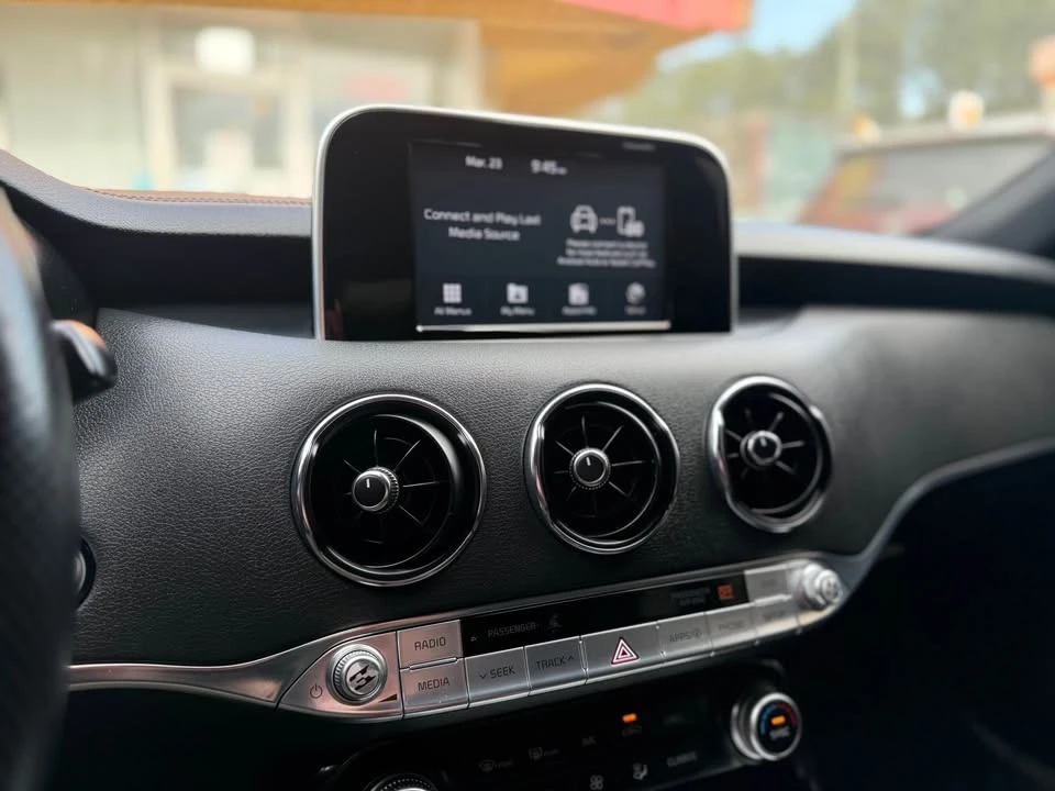 2019 Kia Stinger - Image 3 of 10