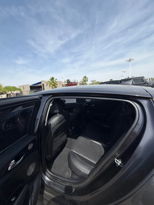 2019 Kia Stinger - Image 8 of 11