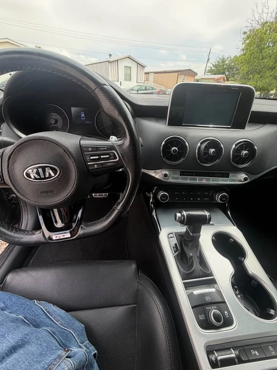 2019 Kia Stinger - Image 7 of 12