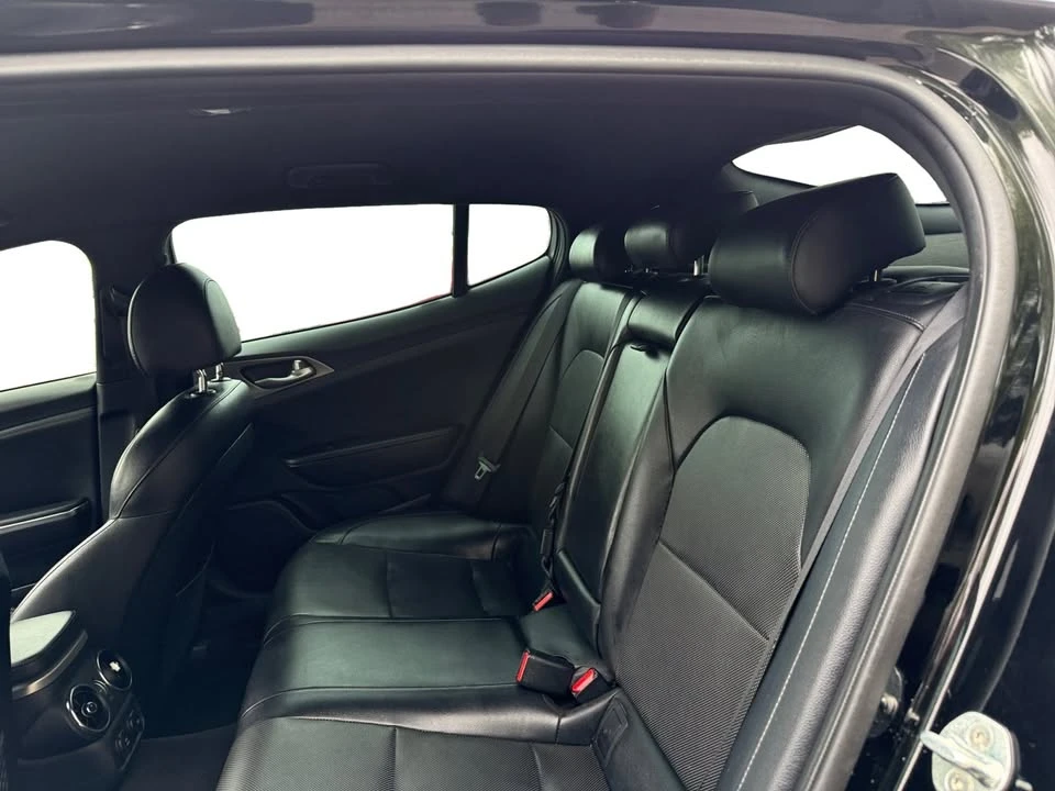 2019 Kia Stinger - Image 11 of 20
