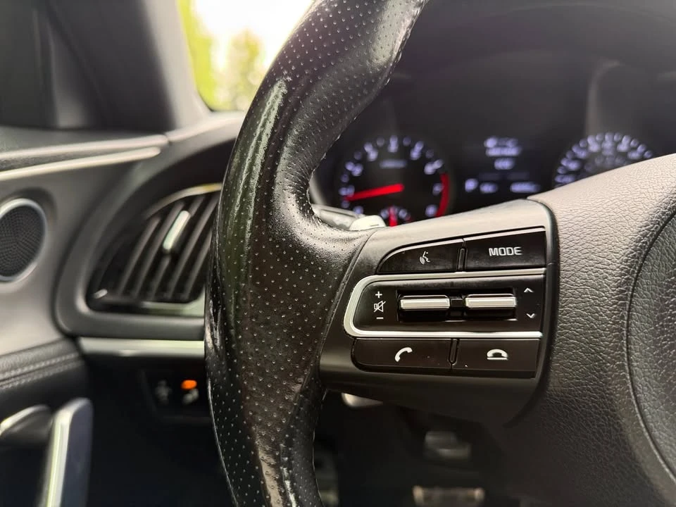 2019 Kia Stinger - Image 17 of 20