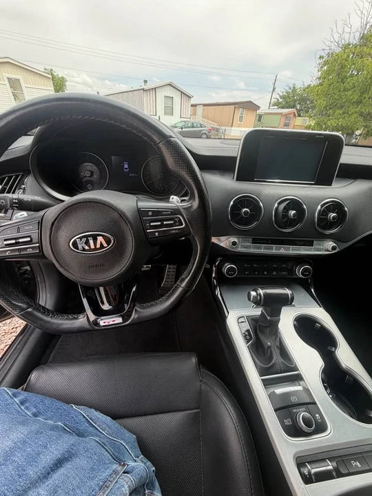2019 Kia Stinger - Image 8 of 12