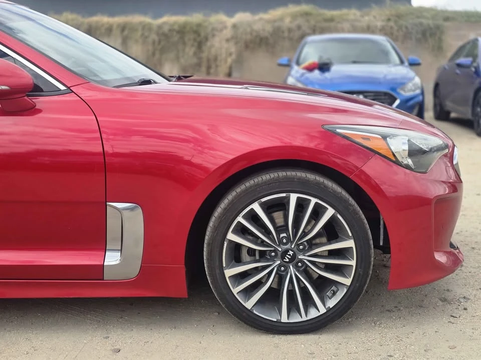 2019 Kia Stinger - Image 9 of 17