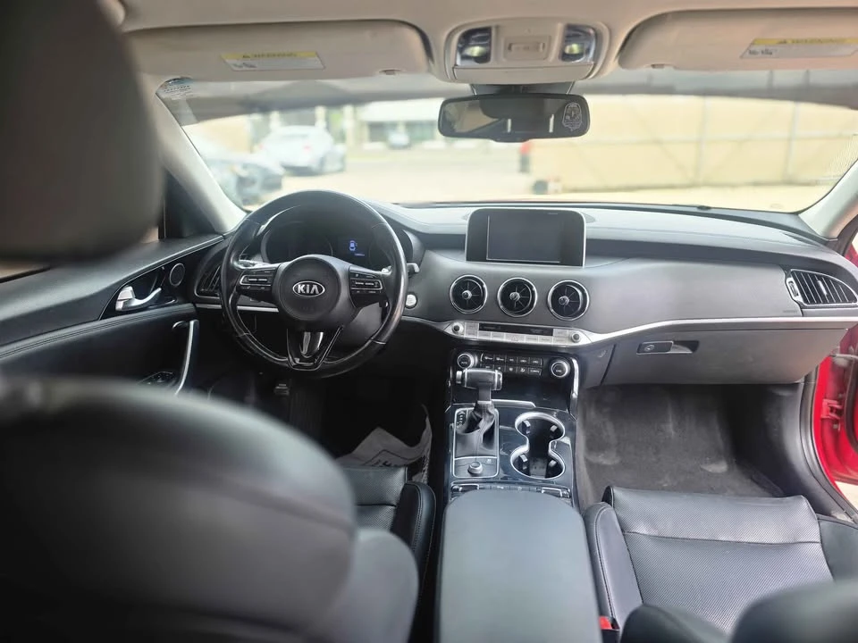 2019 Kia Stinger - Image 13 of 17