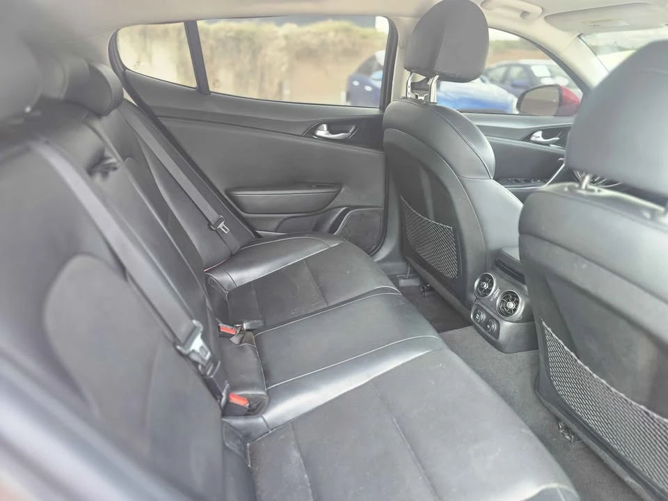 2019 Kia Stinger - Image 10 of 17