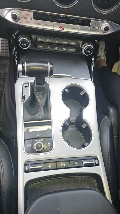 2019 Kia Stinger - Image 8 of 10