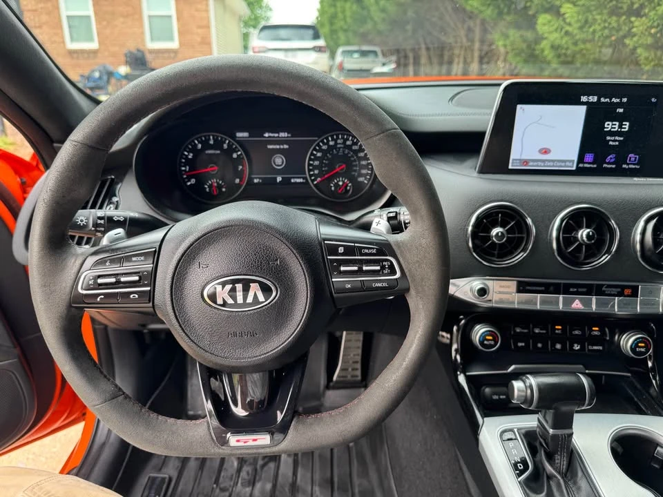 2019 Kia Stinger - Image 11 of 16