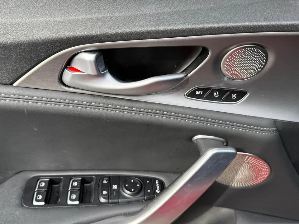 2019 Kia Stinger - Image 17 of 20