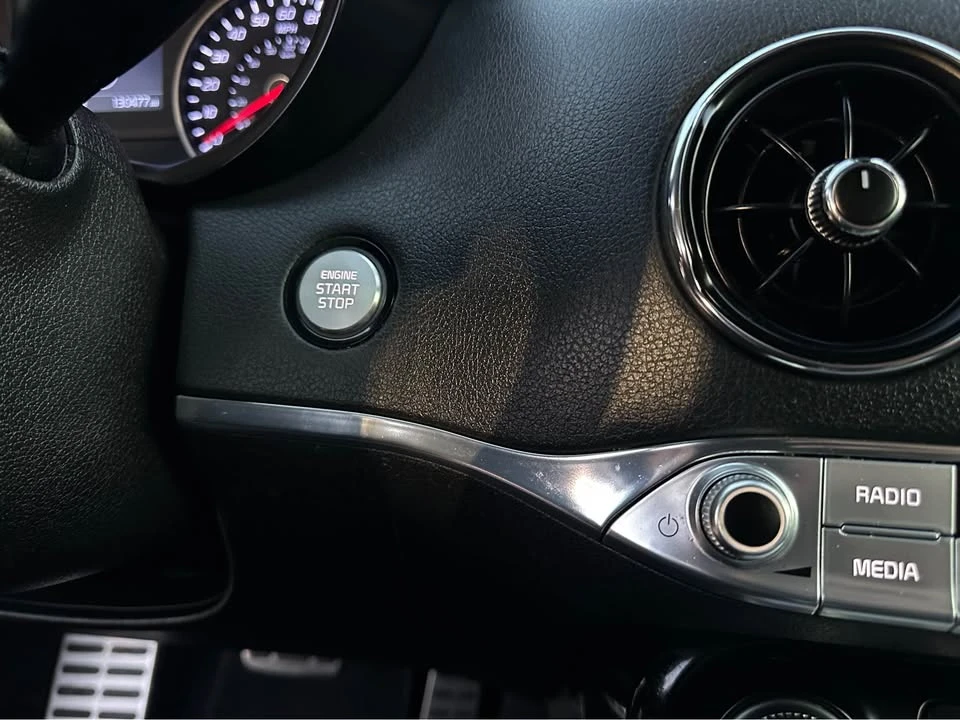 2019 Kia Stinger - Image 16 of 20