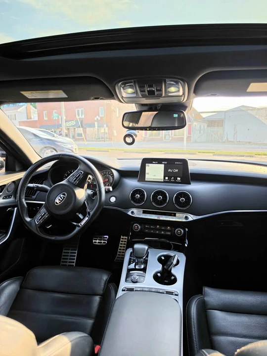 2019 Kia Stinger - Image 12 of 17