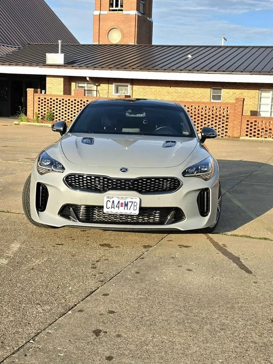2019 Kia Stinger - Image 2 of 17