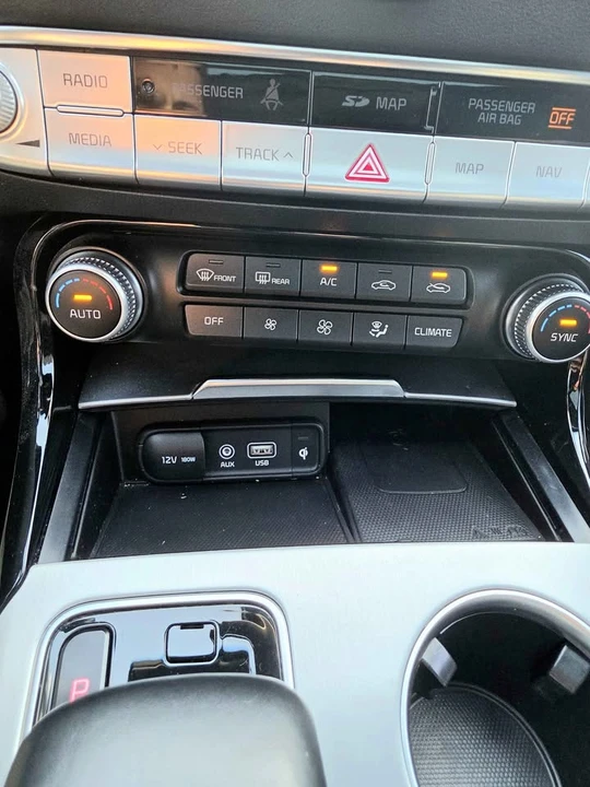 2019 Kia Stinger - Image 14 of 17