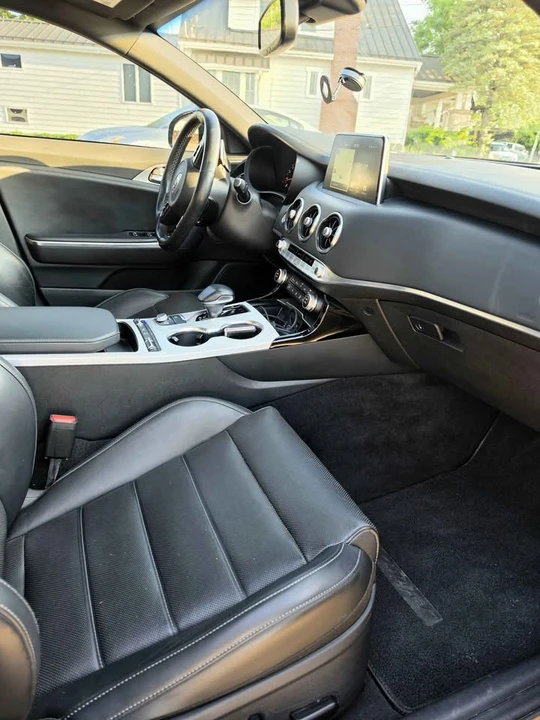 2019 Kia Stinger - Image 11 of 17