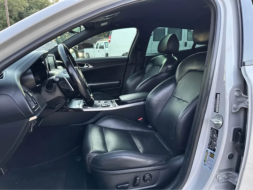 2019 Kia Stinger - Image 10 of 20