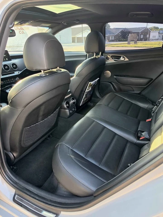 2019 Kia Stinger - Image 9 of 17
