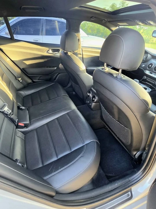 2019 Kia Stinger - Image 10 of 17