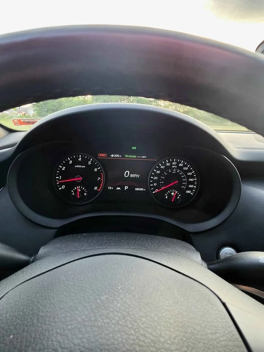2019 Kia Stinger - Image 16 of 17