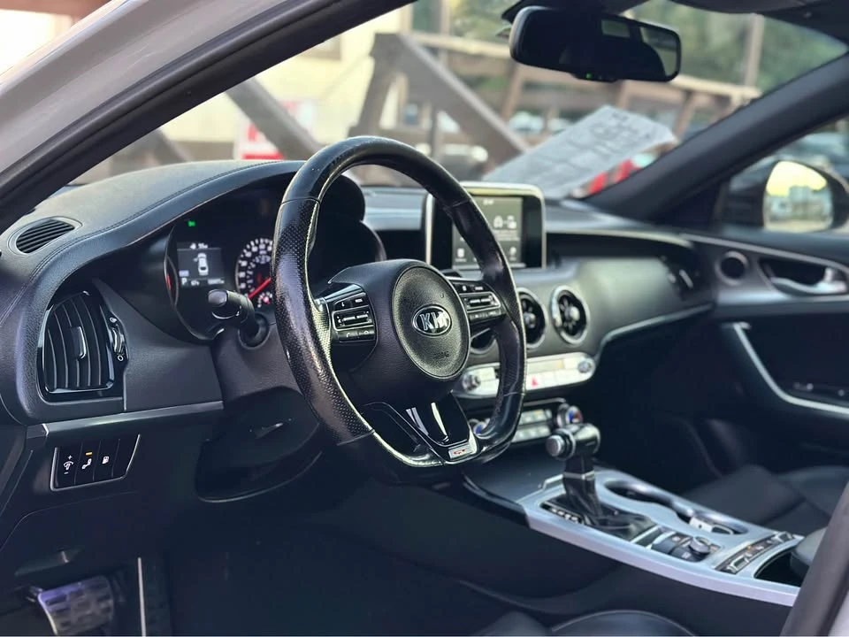 2019 Kia Stinger - Image 9 of 20