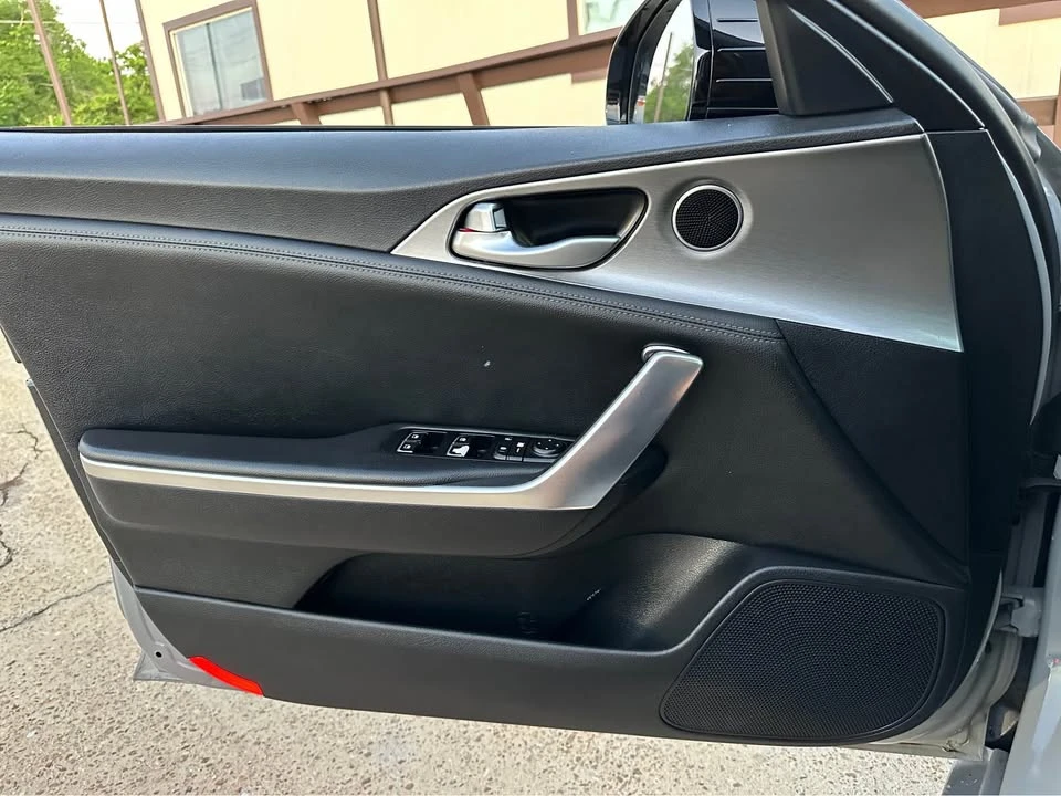 2019 Kia Stinger - Image 14 of 20