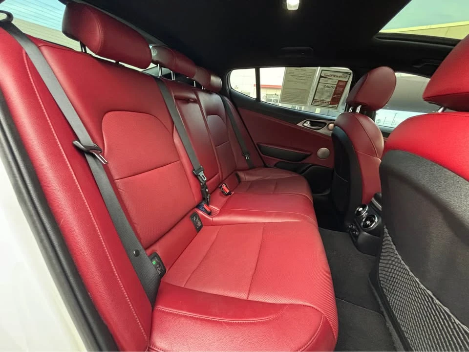 2019 Kia Stinger - Image 9 of 20