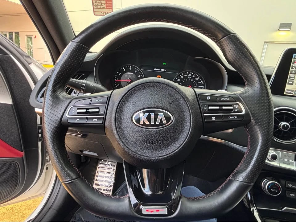 2019 Kia Stinger - Image 17 of 20