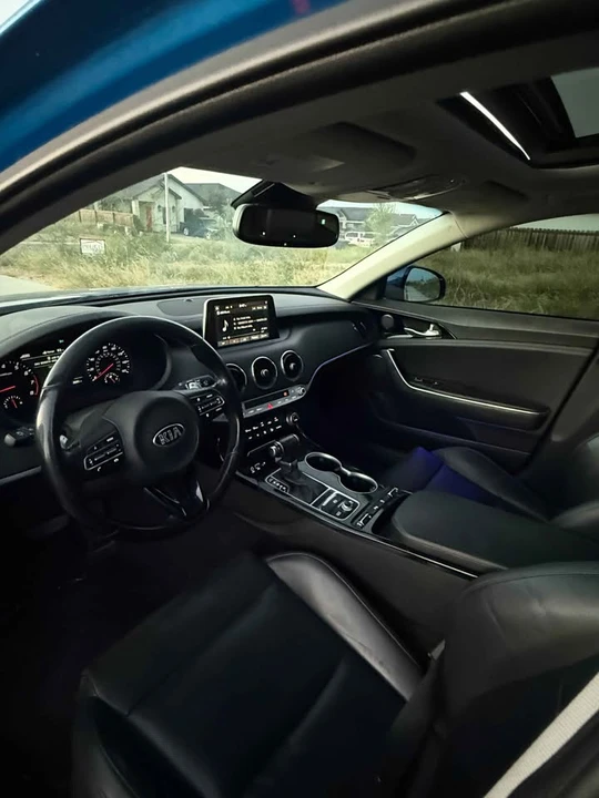 2019 Kia Stinger - Image 6 of 8