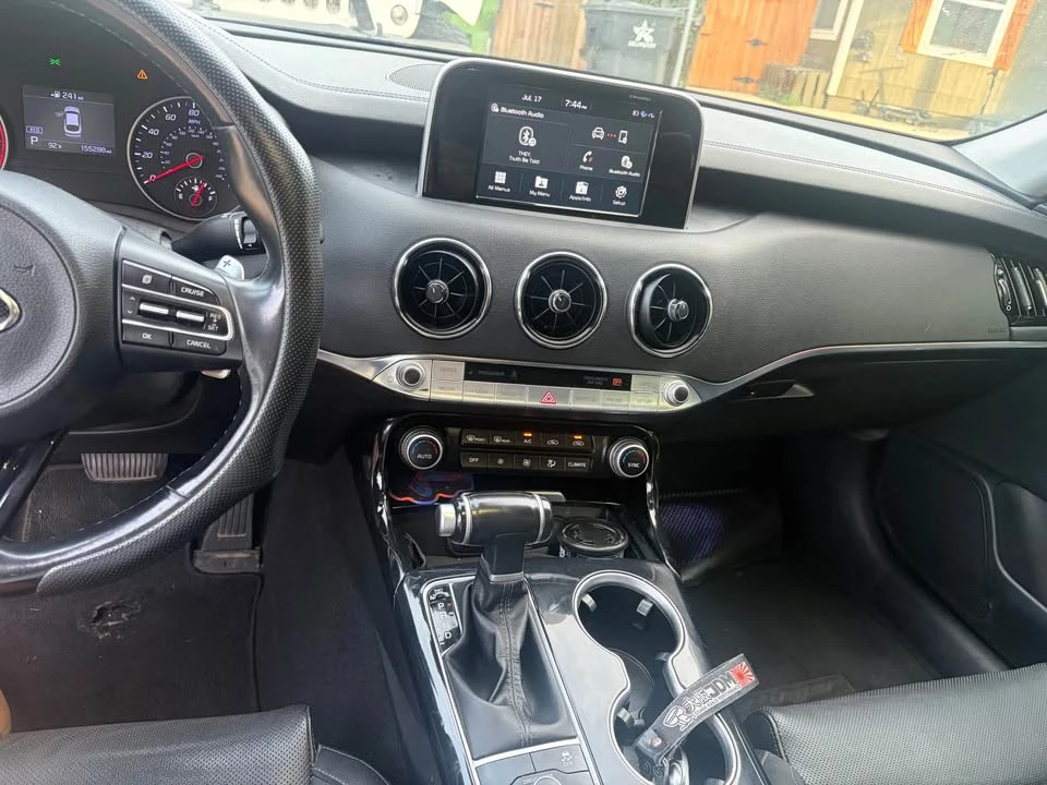 2019 Kia Stinger - Image 9 of 10