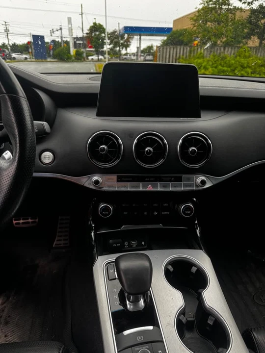 2019 Kia Stinger - Image 11 of 15