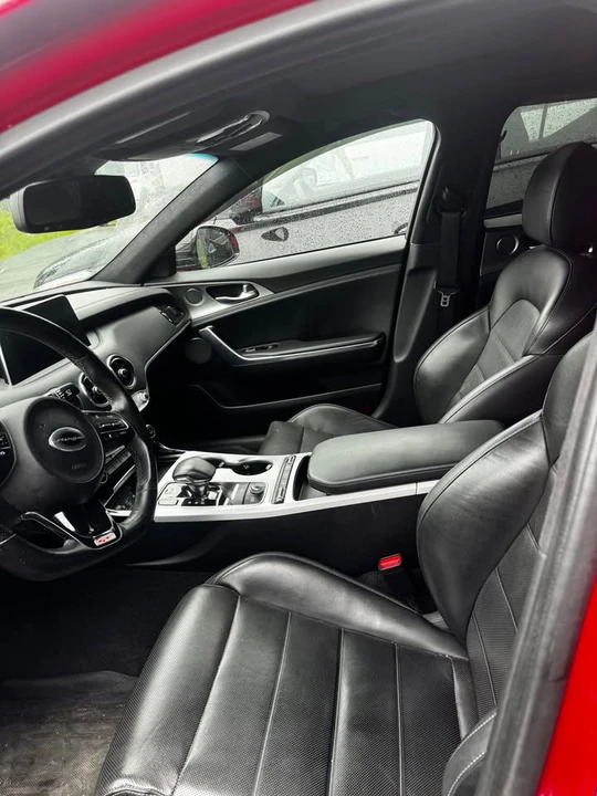 2019 Kia Stinger - Image 9 of 15